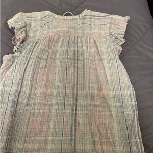 Women sleeveless top in very good condition